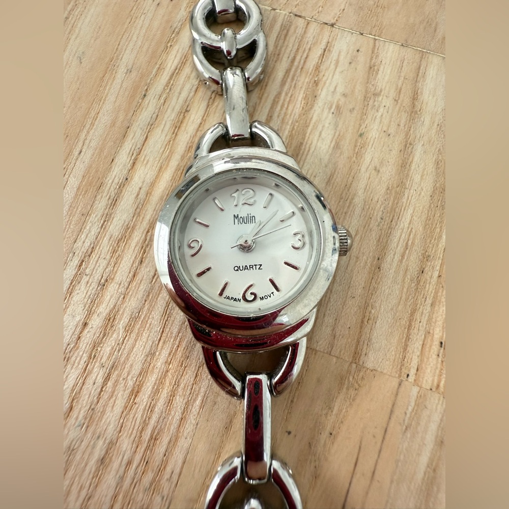 Moulin ladies silver tone watch NEW BATTERY